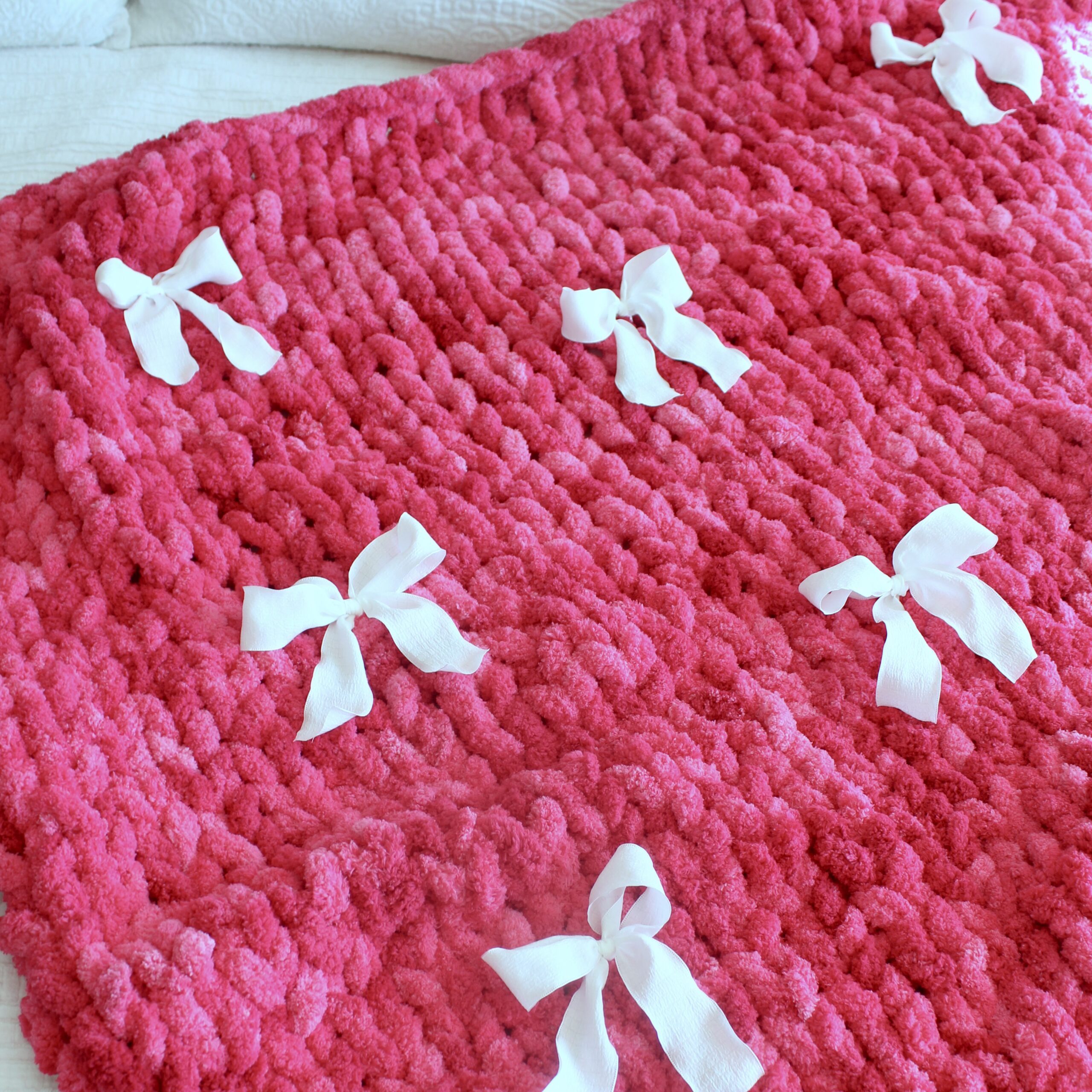 DIY Hand Knit Bow Blanket - easy tutorial for beginners